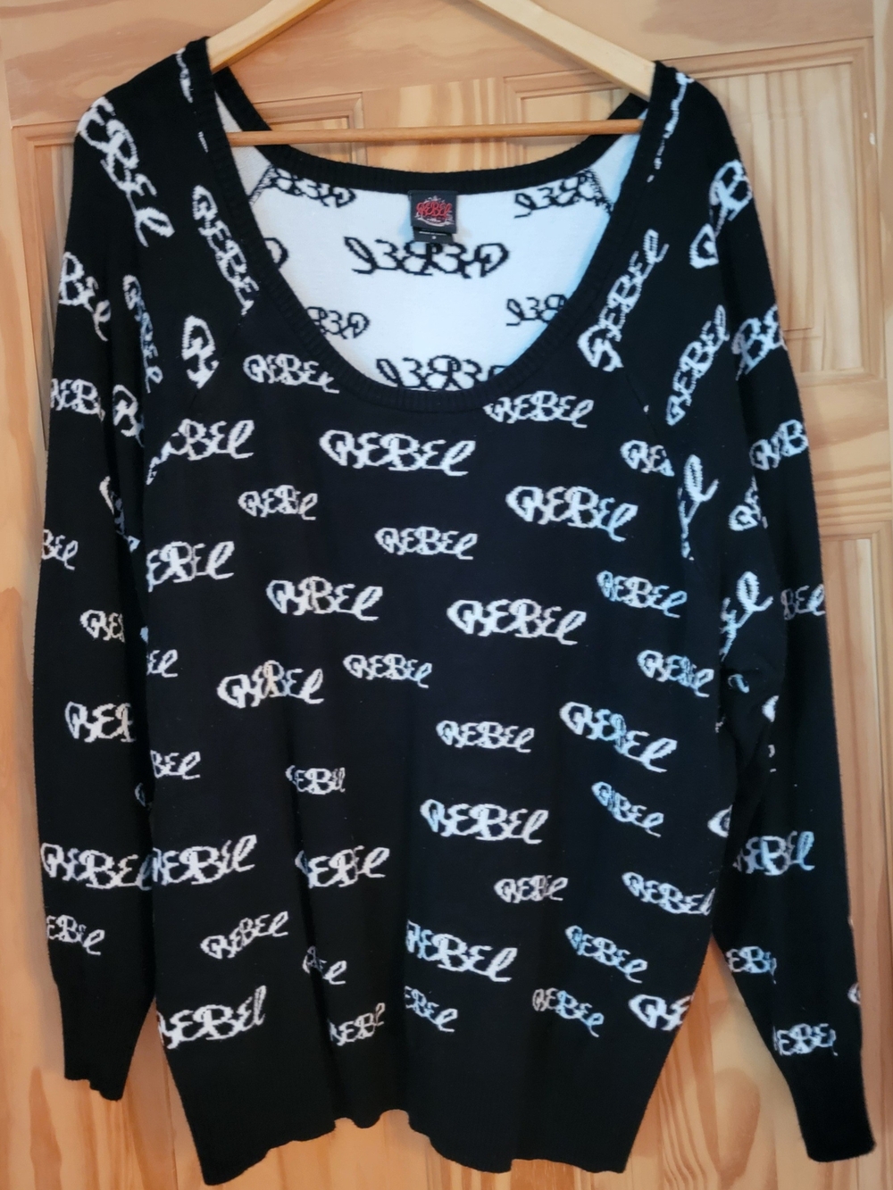 torrid Black & White 'Rebel' Logo Scoop Neck Sweater - Size 3